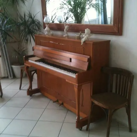 Chez La Berthe Colmé Apartman *